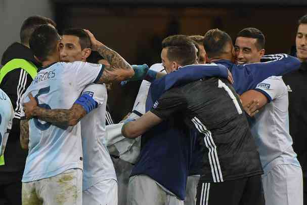 Argentina derrotou Chile por 2 a 1 na Arena Corinthians, em So Paulo, e ficou com a terceira posio da Copa Amrica. Veja fotos das premiaes das duas selees.