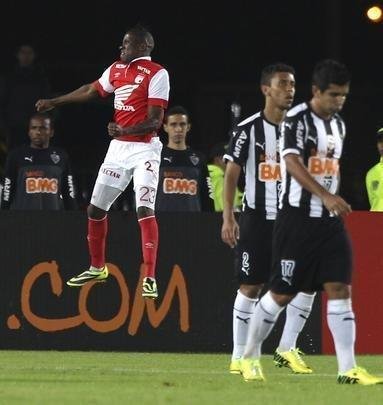 Em 2014, o adversrio tambm foi o Santa Fe. Na fase de grupos da Copa Libertadores, o Galo visitou o time colombiano e ficou no empate por 1 a 1. Guilherme abriu o placar para o Atltico na etapa inicial. Cuero empatou no segundo tempo. 