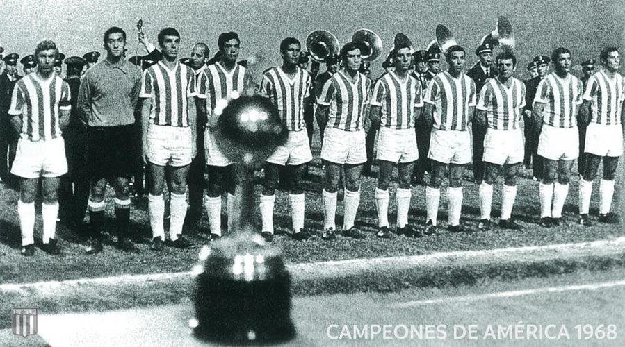 Estudiantes-ARG (1968) - Tetracampeo da Copa Libertadores, o Estudiantes-ARG conquistou as taas de 1968, 1969, 1970 e 2009. Na campanha que culminou com a primeira delas, o time foi o melhor da primeira fase empatado com o Palmeiras. Na segunda fase (tambm em grupos), superou Independiente-ARG e Universitario-PER. Em seguida, eliminou o Racing-ARG na semifinal e o Palmeiras na deciso.