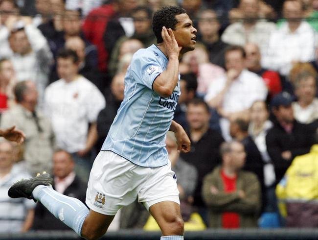 Revelado pelo Cruzeiro, Geovanni tambm passou por
Amrica, Barcelona, da Espanha, Benfica, de Portugal, Manchester City e Hull City, ambos da Inglaterra, SJ Earthquakes, dos Estados Unidos, Vitria e Bragantino