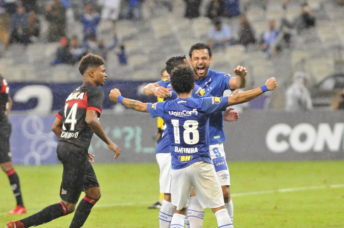 No segundo tempo, Fred marcou duas vezes e ampliou vantagem do Cruzeiro para 3 a 0