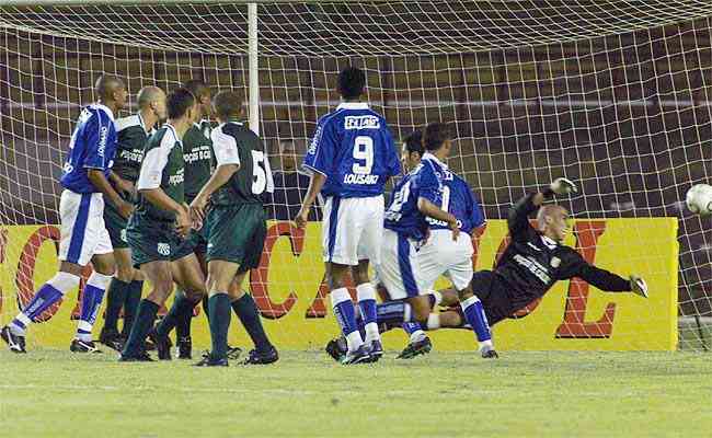 Cruzeiro 4x0 Caldense, em 2002, pelo Supercampeonato Mineiro