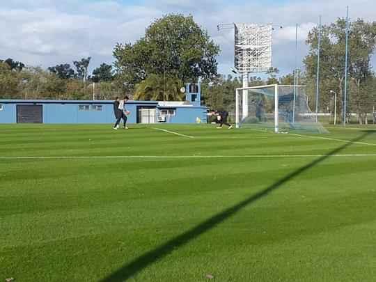 Imprensa assistiu apenas ao aquecimento; atividade com bola foi fechada no CT da Seleo Argentina
