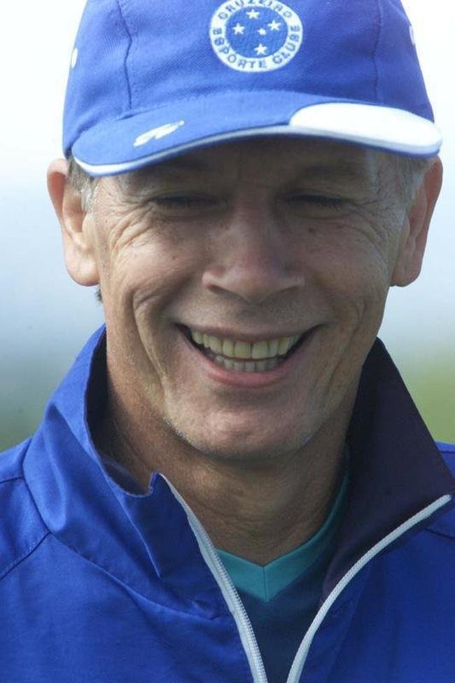 Emerson Leo comandou o Cruzeiro em 2004.