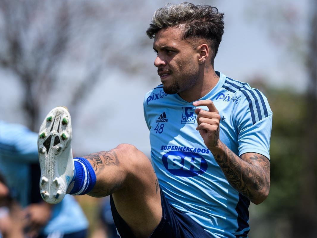 Daniel Jr, meio-campista