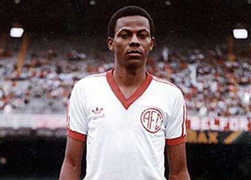 Lateral-esquerdo Paulo Csar teve passagens por Cruzeiro e Flamengo nos anos 1980