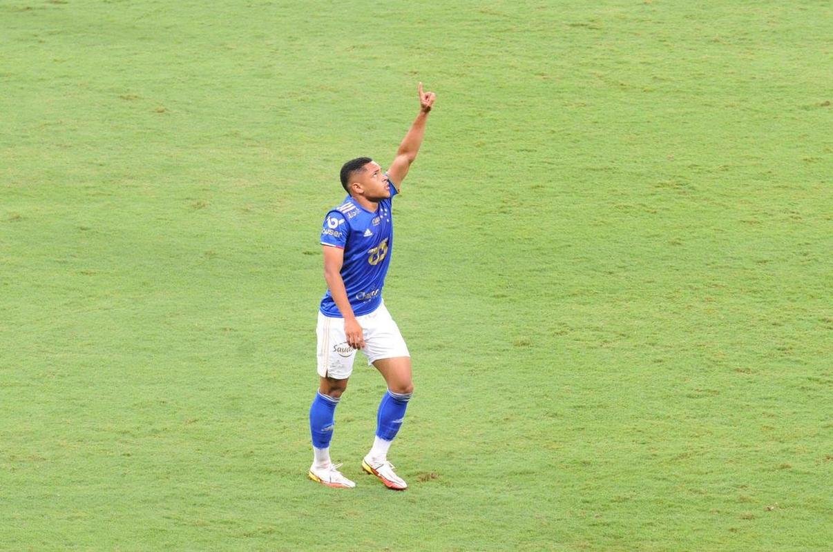 Gol de Vitor Roque, do Cruzeiro, no clssico contra o Atltico