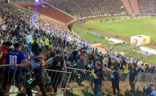 Torcedor passou mal durante clssico entre Cruzeiro e Atltico-MG em Uberlndia