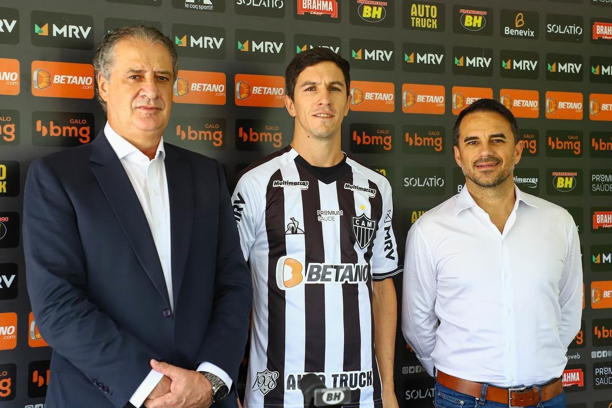 Nacho Fernndez foi apresentado nesta quarta-feira (24)