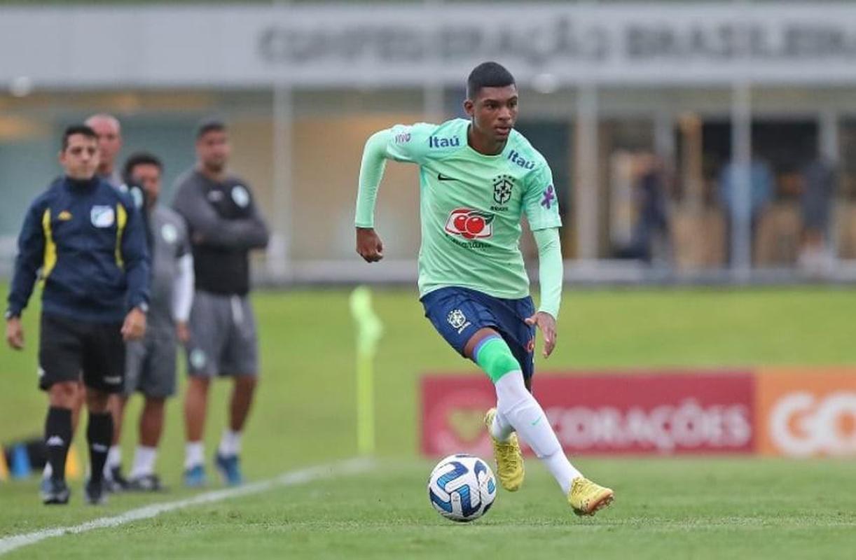 Luis Guilherme (Brasil) - meia de 16 anos  joia do Palmeiras e o mais novo do elenco da Seleo Brasileiro no Sul-Americano Sub-20