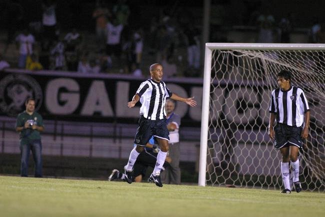 Alex Mineiro marcou hat-trick pelo Atltico na Copa do Brasil de 2004