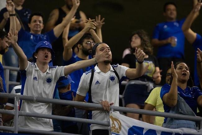 Fotos da torcida do Cruzeiro na partida contra o CSA, nesta quarta-feira (20), no Rei Pel, em Macei. Jogo  vlido pela 19 rodada da Srie B do Campeonato Brasileiro.
