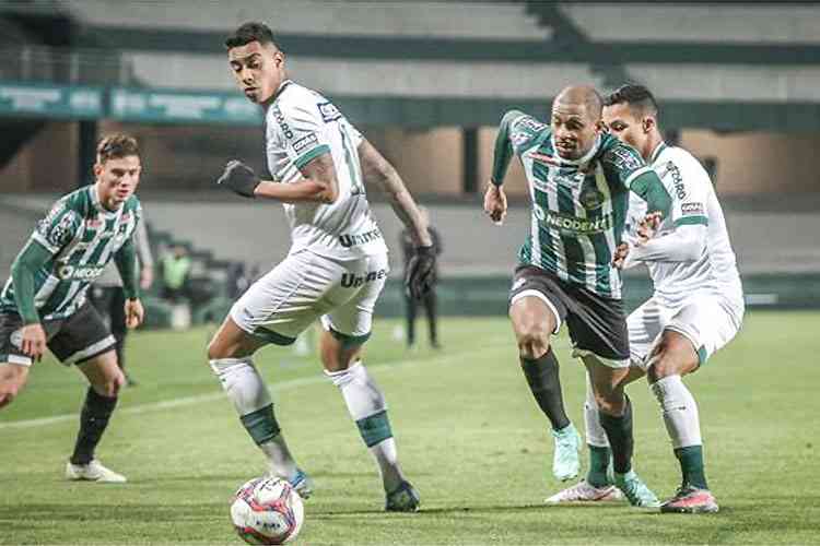 Alef Manga marca três vezes, e Coritiba empata com Sport na Copa do Brasil  - Superesportes