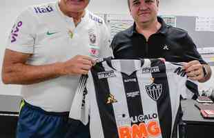 Atltico montou varal com camisas personalizadas para receber jogadores da Seleo Brasileira na Cidade do Galo