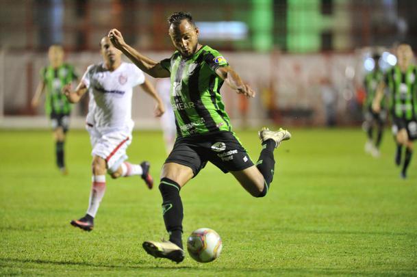 As melhores fotos do duelo entre Villa Nova e Amrica, em Nova Lima, pelo Mineiro