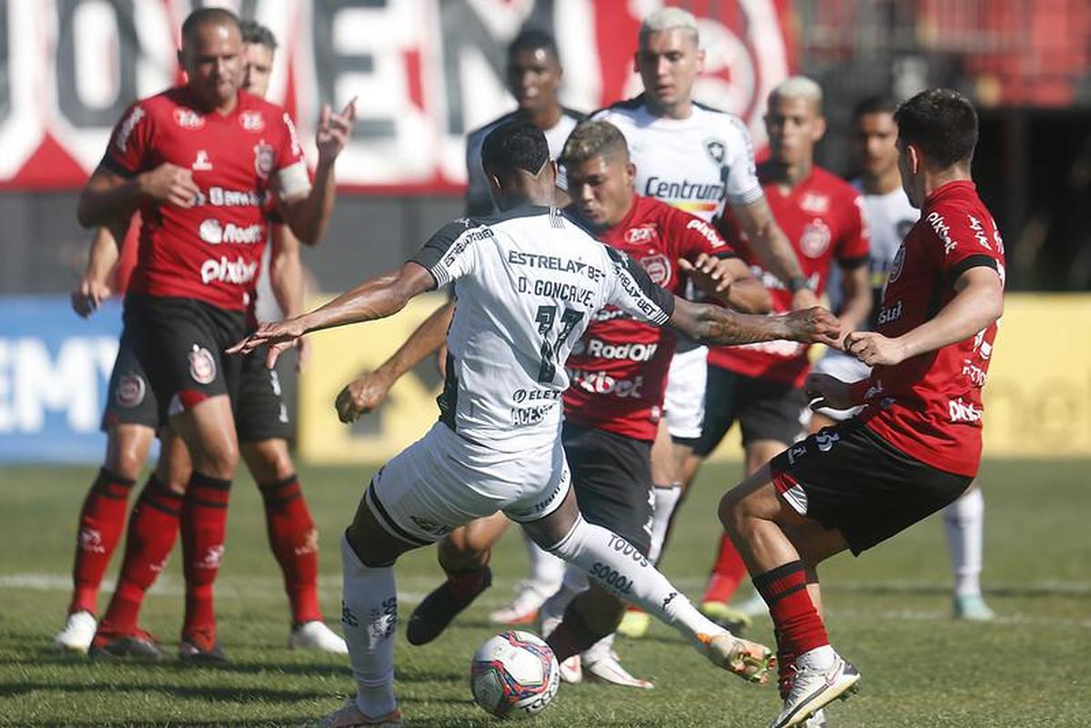 Fotos do jogo entre Brasil-RS e Botafogo, em Pelotas, pela 37 rodada da Srie B do Campeonato Brasileiro