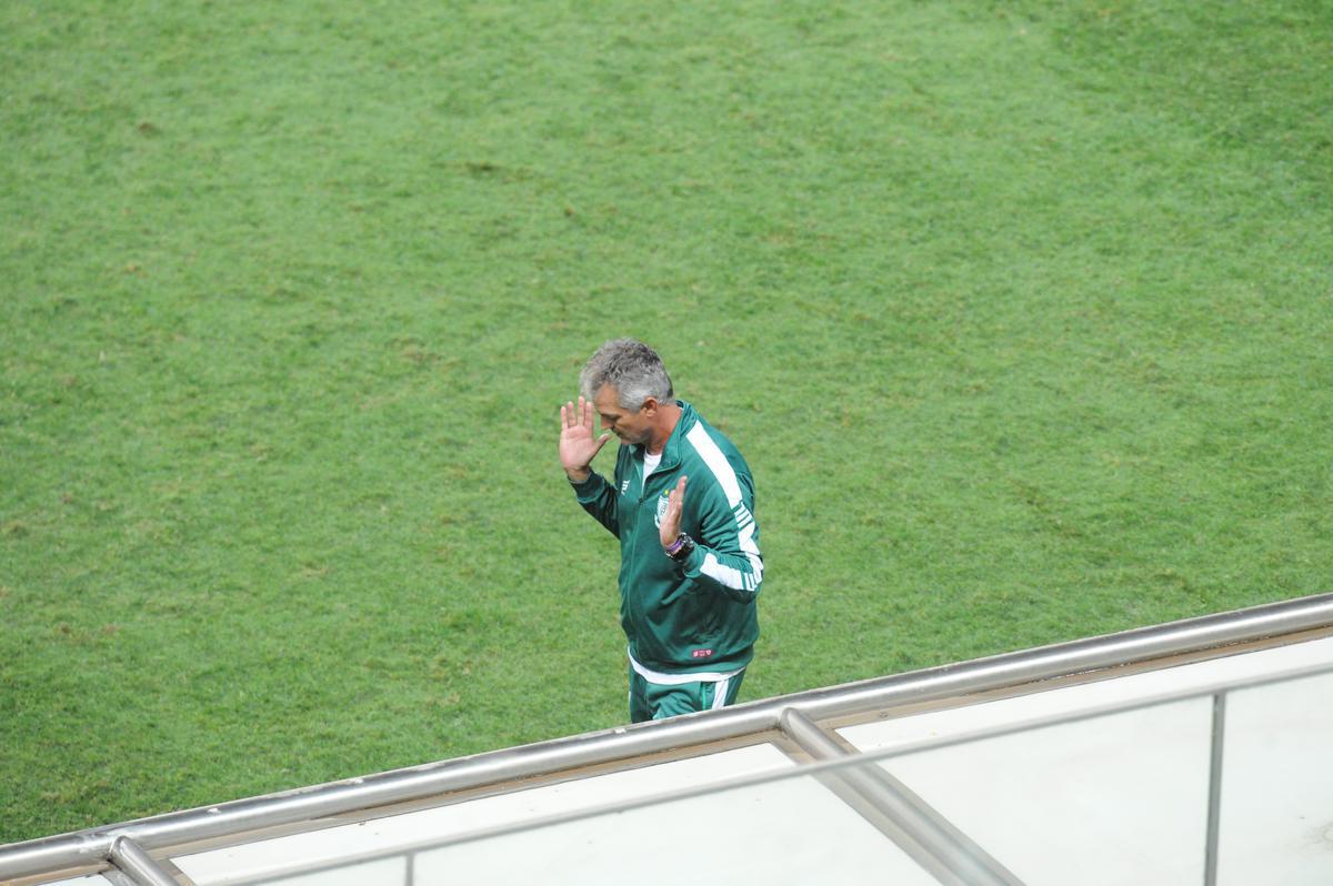 Rodolfo, de pnalti, marcou o terceiro gol do Amrica sobre a Ponte Preta