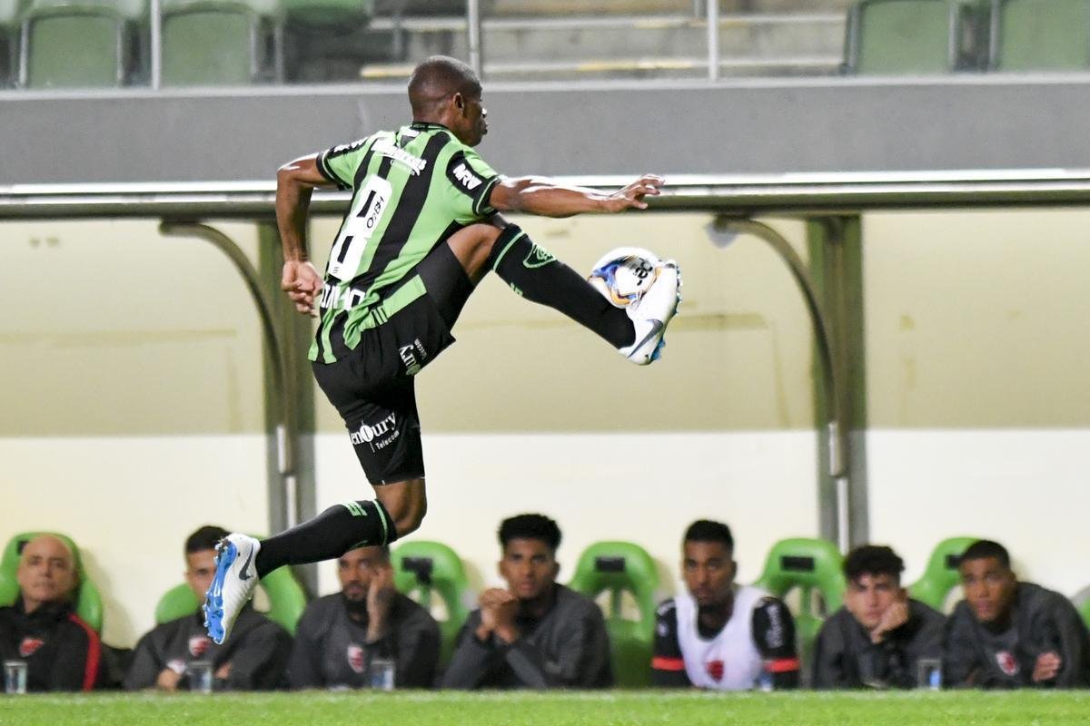 Amrica e Oeste duelaram na noite desta tera-feira, no Independncia, em jogo vlido pela 11 rodada da Srie B do Campeonato Brasileiro