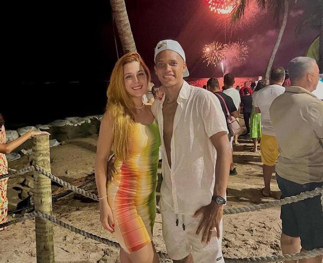 Pedrinho ao lado da esposa