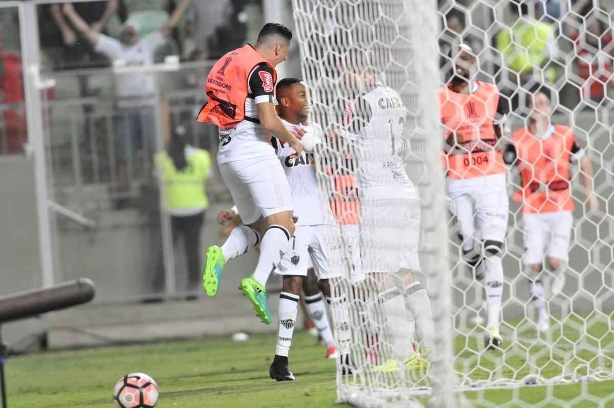 Imagens do duelo entre Atltico e Libertad-PAR, no Independncia, pela Copa Libertadores