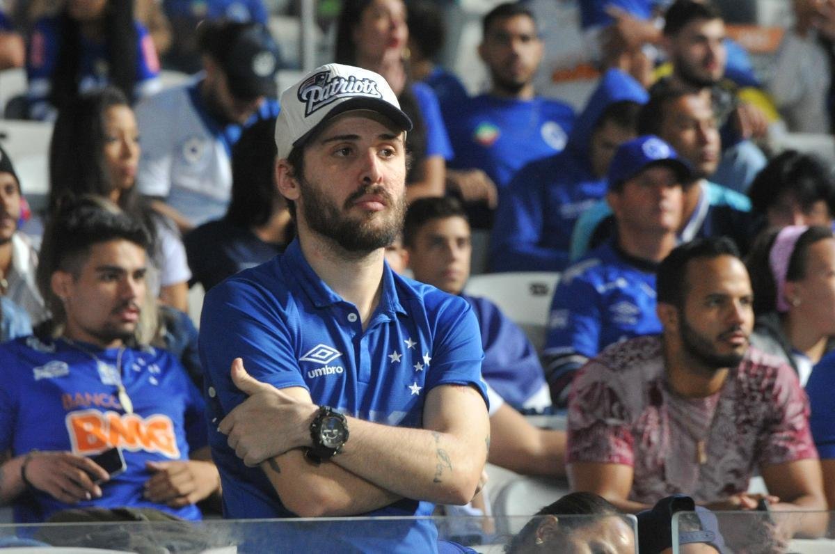 Imagens das torcidas de Cruzeiro e Corinthians no Mineiro