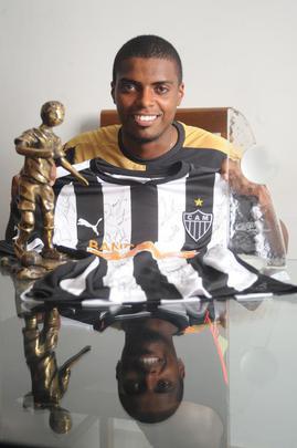 Jemerson - O zagueiro foi promovido ao time principal do Atlético em 2013. No ano seguinte, assumiu a titularidade da equipe. Depois de boas exibições, foi comprado pelo Monaco, da França, em janeiro de 2016. O clube francês pagou 11 milhões de euros (cerca de R$ 48 milhões) para comprar Jemerson, que tinha 23 anos. O Galo ficou com 60% do valor.
