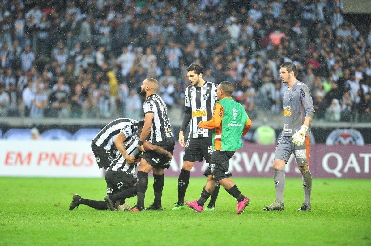 Atltico perdeu por 4 a 3 para o Coln nos pnaltis e foi eliminado da Copa Sul-Americana. Goleiro argentino Burin defendeu penalidades de Rver e Cazares