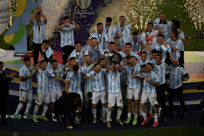 Argentina conquistou 15 ttiulo da Copa Amrica ao vencer o Brasil por 1 a 0, neste sbado, no Maracan. nico gol foi marcado por Di Mara, eleito o destaque da deciso. J o astro Lionel Messi ganhou o prmio de craque da competio.