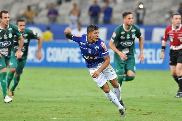 Lucas Romero marcou, de pnalti, seu primeiro gol com a camisa do Cruzeiro