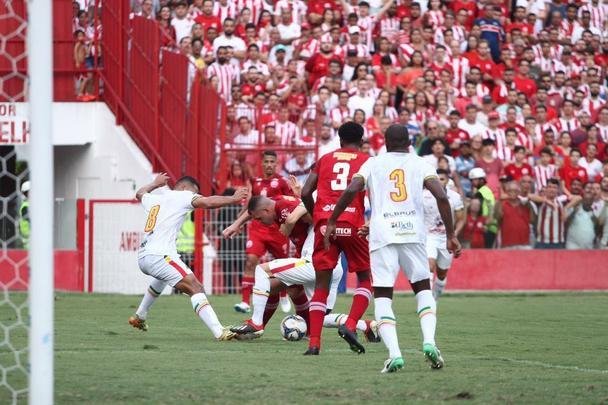 Náutico e Sampaio Corrêa iniciaram a decisão da Série C neste domingo