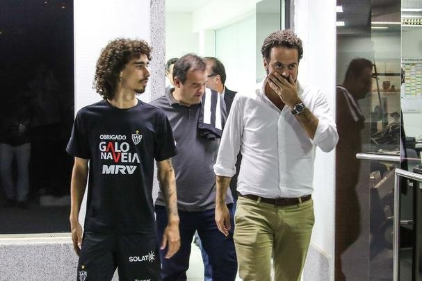 Imagens da apresentação de Valdívia no Atlético