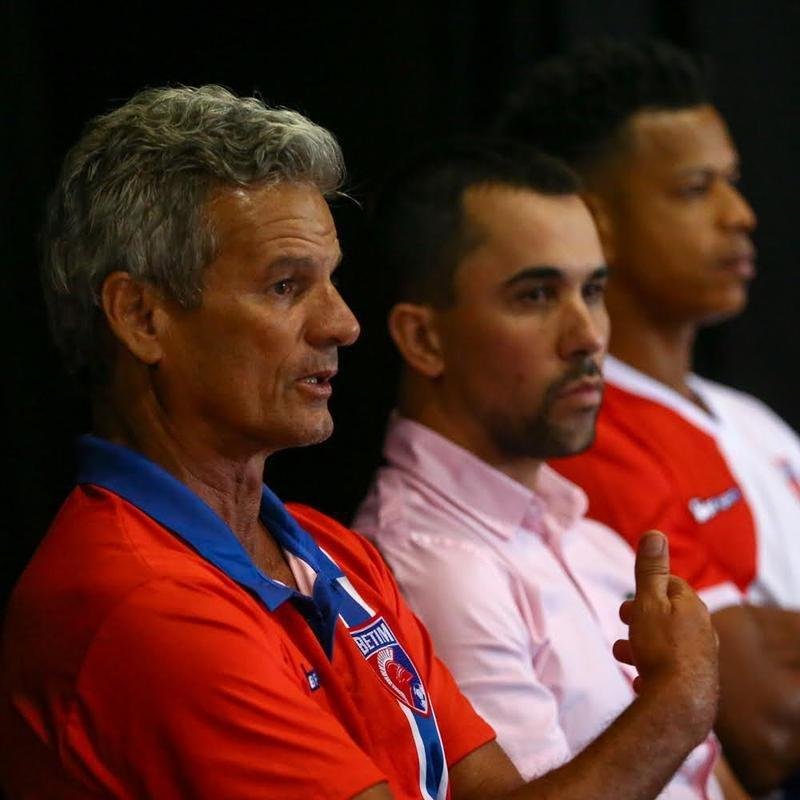 Com jogadores conhecidos da torcida mineira, como o zagueiro Edcarlos o meio-campista Leandro Domingues, o Betim apresentou o elenco nessa segunda-feira (21)