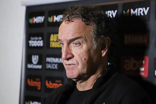 Cuca elogia Ademir, mas evitou falar sobre possível investida do Atlético no atacante