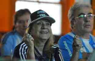 Argentinos sofrem e se emocionam com classificao na Copa