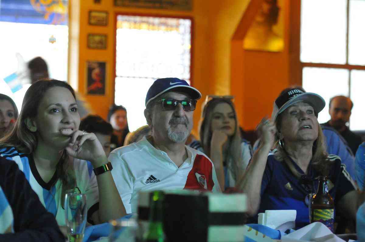 Argentinos sofrem e vibram em pizzaria de BH com classificao da Argentina na Copa