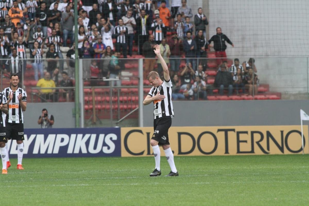 Ex-atleta deu o pontap inicial para o duelo contra o Fortaleza