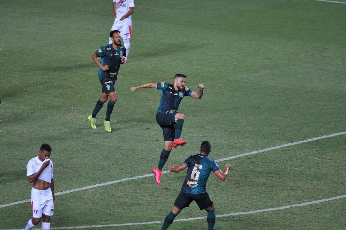 Amrica e Ferrovirio-CE se enfrentaram nesta quarta-feira (14), em partida vlida pela segunda fase da Copa do Brasil. O confronto foi realizado no Estdio Independncia, em Belo Horizonte.