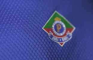 dolos exibiram detalhes da nova camisa do Cruzeiro, em homenagem ao centenrio celeste