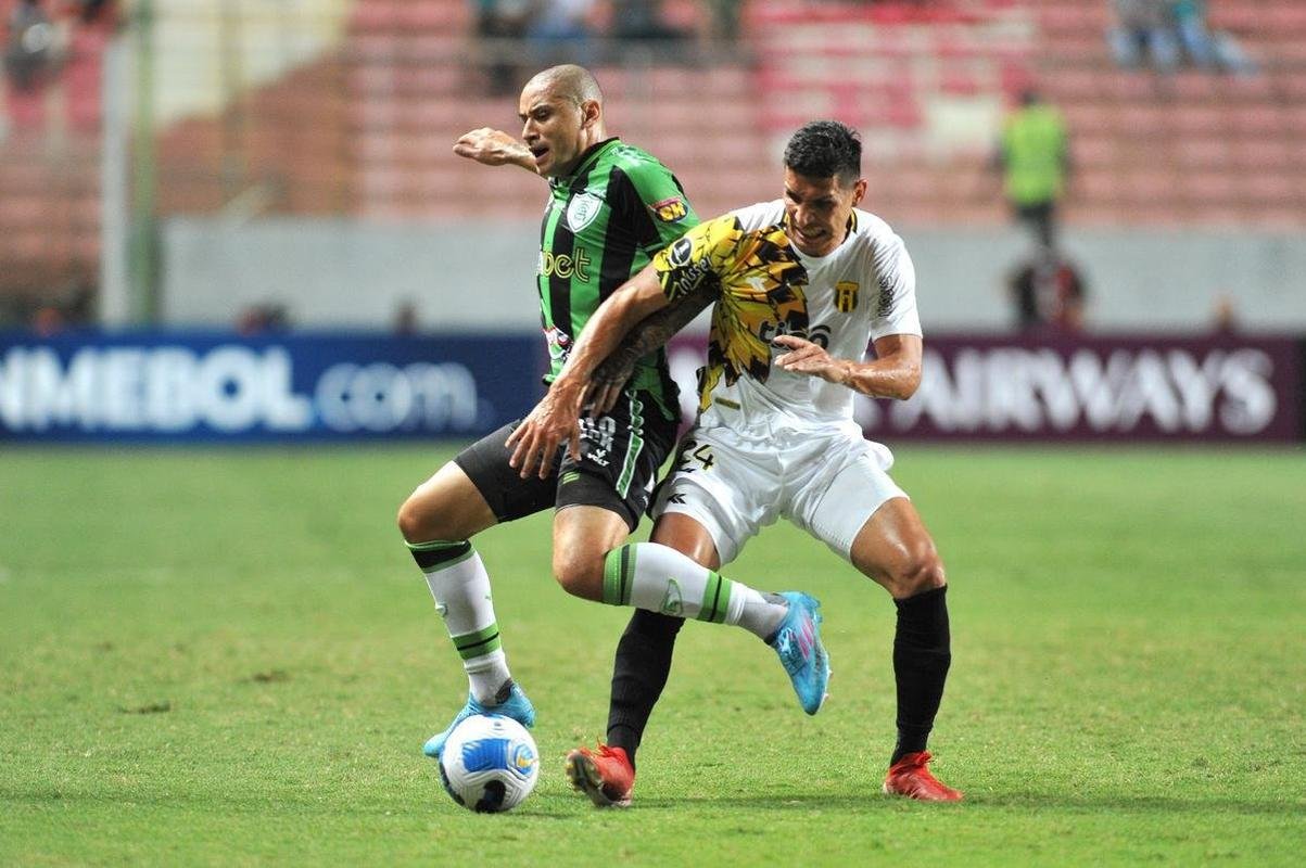 Fotos do jogo entre Amrica e Guaran do Paraguai, no Independncia, em BH, pela segunda fase da Copa Libertadores