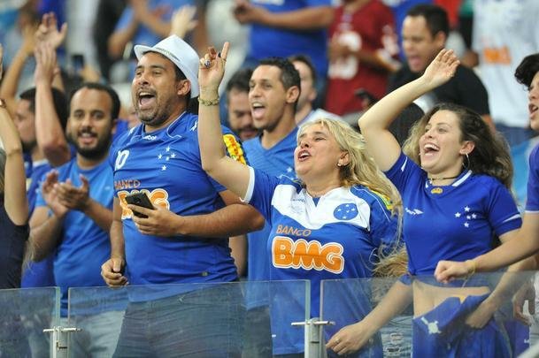 Em mais um jogo do Cruzeiro com time alternativo no Brasileiro, Mineiro recebeu 5.583 torcedores pagantes e  9.029 presentes. Time venceu por 2 a 1, de virada, e segurou stima posio na tabela