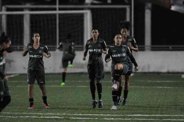 Reportagem acompanhou rotina de treinos do time feminino do Atltico