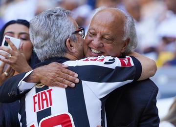 Ídolo do Atlético e considerado por muitos o maior jogador da história do clube, Reinaldo celebrou a Arena MRV e aproveitou para alfinetar o rival Cruzeiro