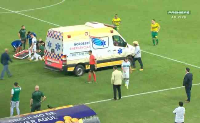 O atacante Kaio, do Coritiba, sofreu um mal-estar durante jogo contra o Cuiab, na Arena Pantanal, neste sbado (27)
