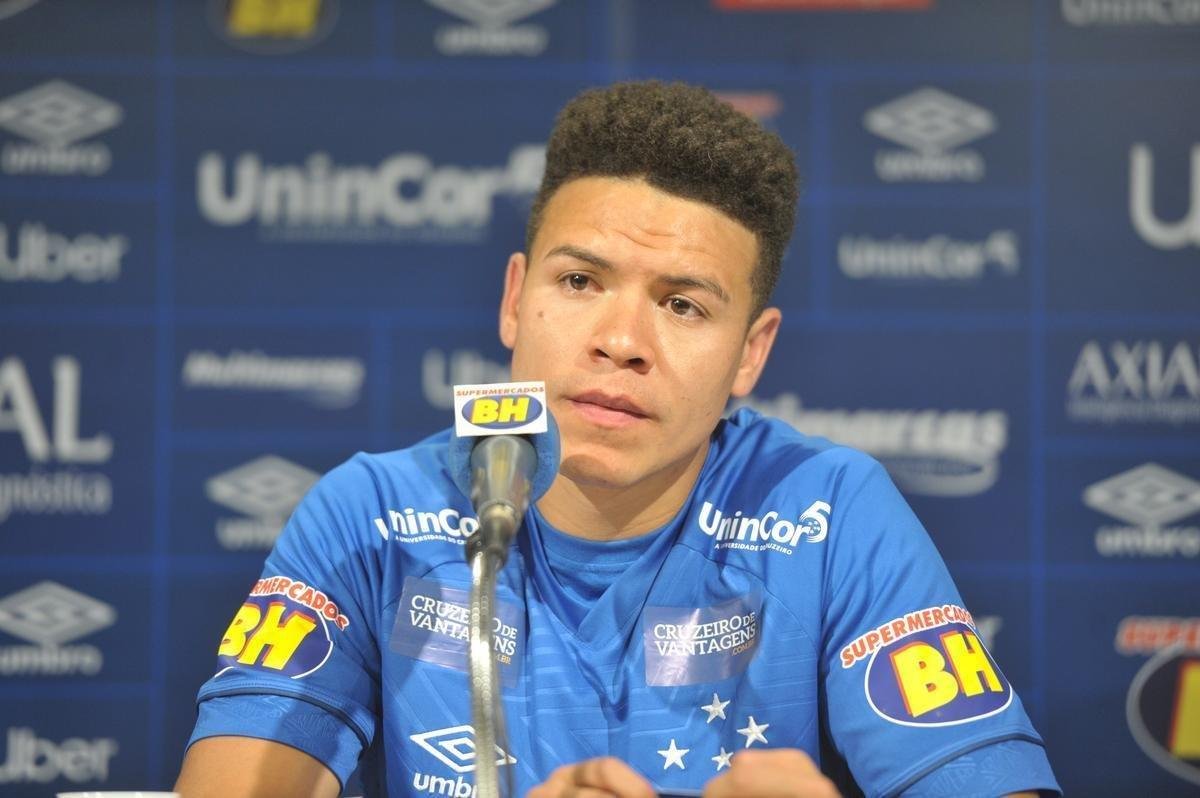 Fotos da apresentao de meia Marquinhos Gabriel no Cruzeiro (Alexandre Guzanshe/EM D.A Press)