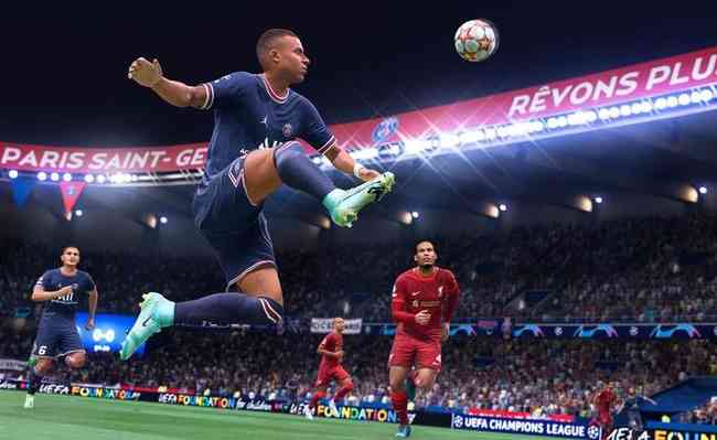 Mbappé enfrentando o Liverpool no game FIFA 22