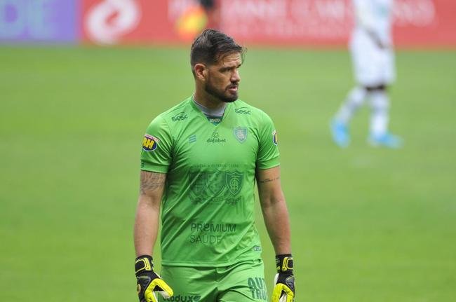 Matheus Cavichioli (goleiro)