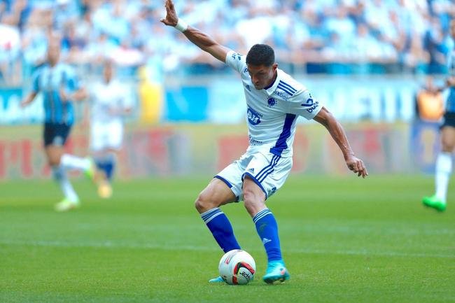 Gol de Luvannor para o Cruzeiro sobre o Grmio na Arena
