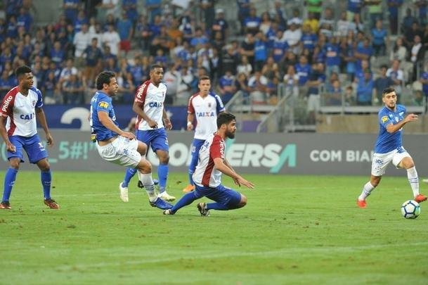 Cruzeiro venceu com facilidade o time paranaense na noite deste sbado