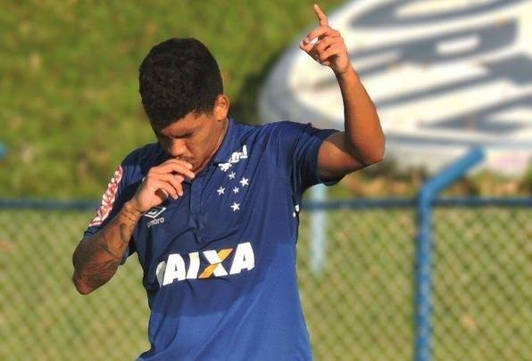 Nickson, meia, um jogo disputado em 2017