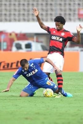 Flamengo e Cruzeiro jogaram em Cariacica-ES pela 27ª rodada do Campeonato Brasileiro
